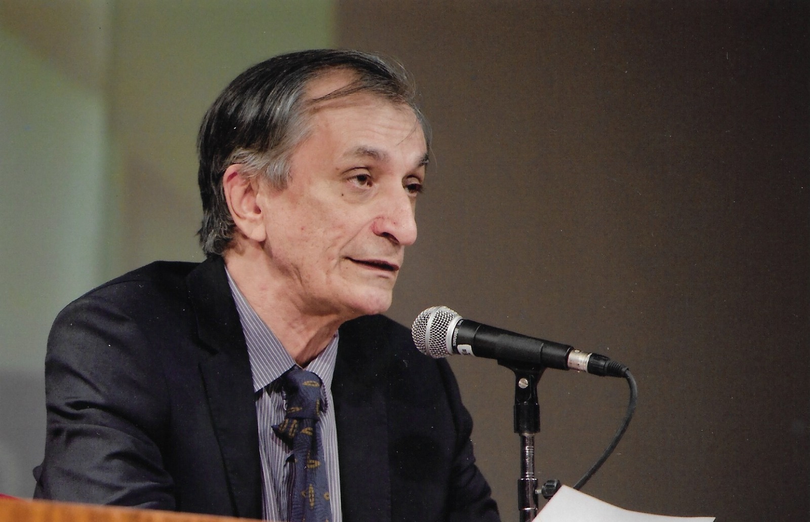Biblioteca recebe acervo de Antonio Cicero